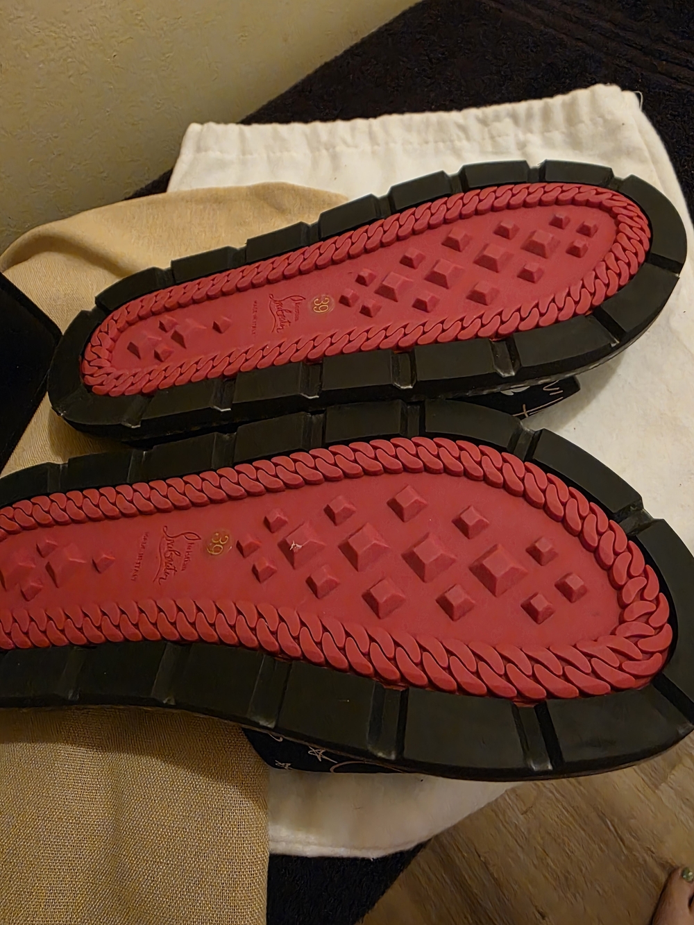 Graphic Black & Red Slide Sandals and Purse - Picture 3 of 6